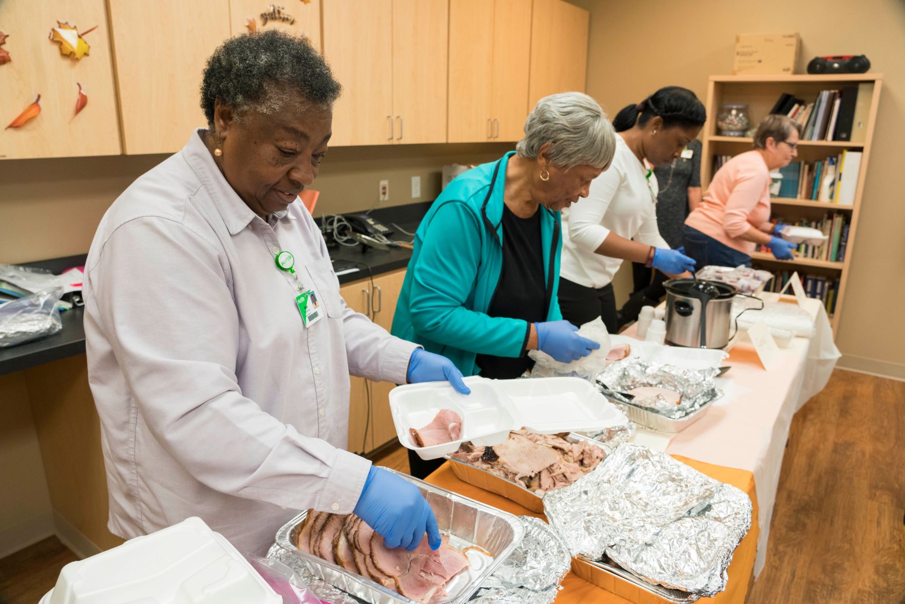 Heyman HospiceCare at Floyd prepares Thanksgiving meals for families